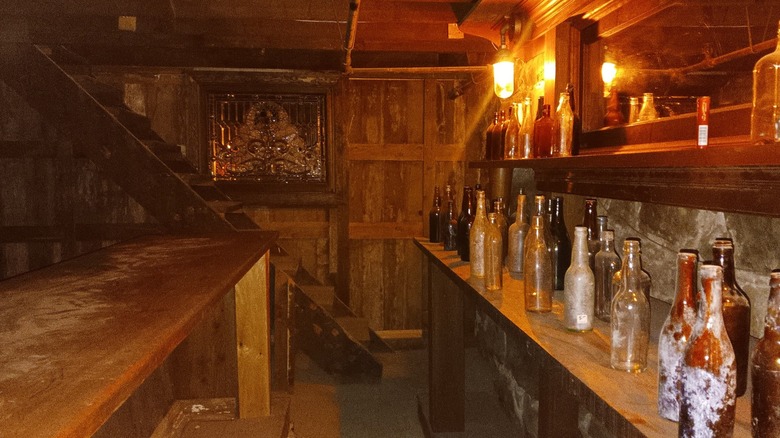 A Shanghai tunnel bar